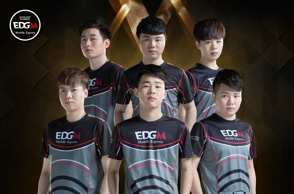 一对满头银 一对满头银